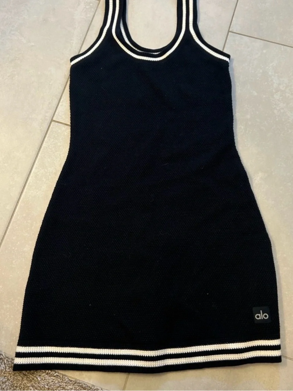Alo yoga tennis club sweater Knit Dress with Contrast Trim black & white XXS